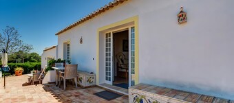 Jacarand Apartment in Quinta Velha by GT House