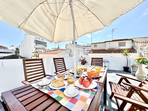 Laila Summer Escape by GT House