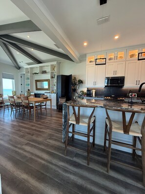 Fridge, microwave, oven, dishwasher - Beautiful Ocean front house with pool in Flagler Beach (Flagler Beach)