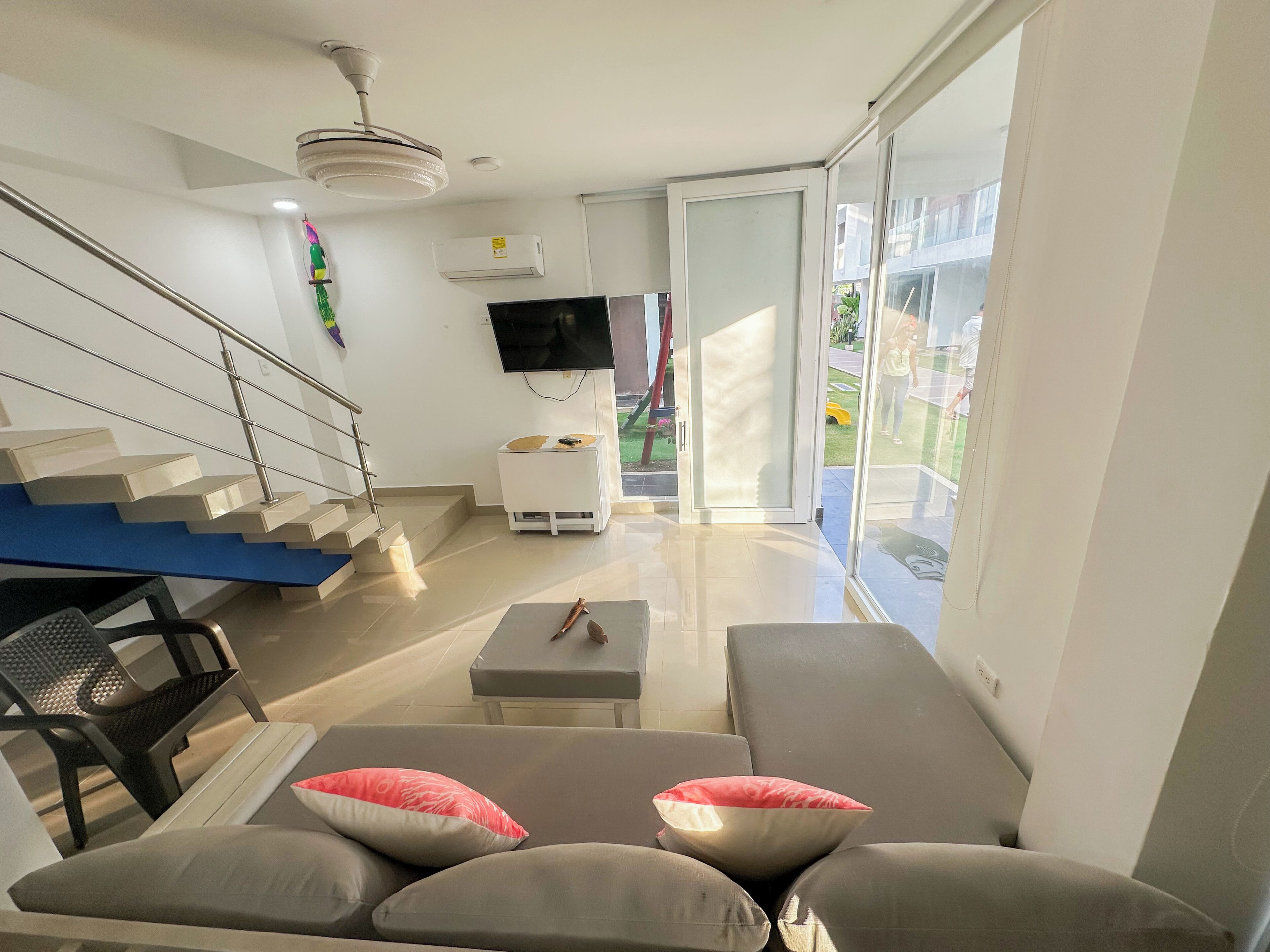 Charming 3-bedroom Condo With Ac Right By The Beach In Cozy Coveñas - Coveñas