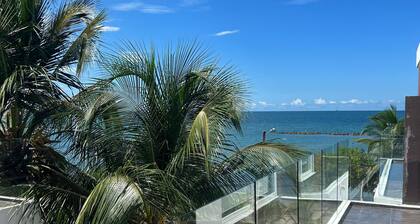Charming 3-bedroom condo with AC right by the beach in cozy Coveñas