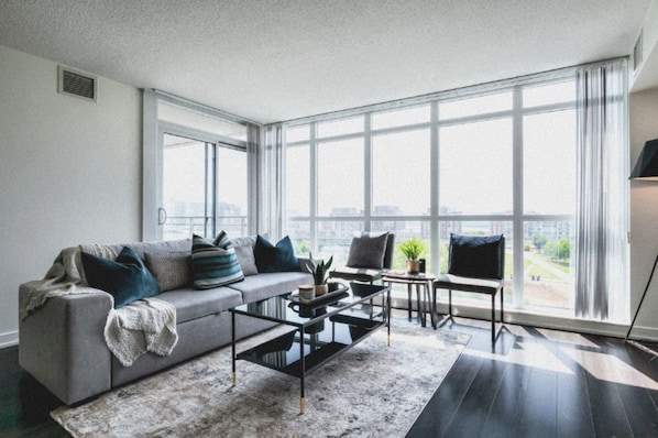 Living area - The Metro Stay (Toronto)