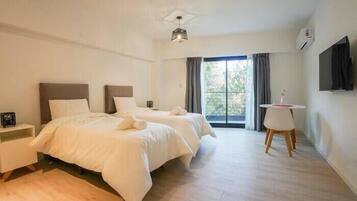 Standard Studio, Balcony