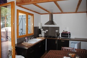 Lave-vaisselle, tables à manger