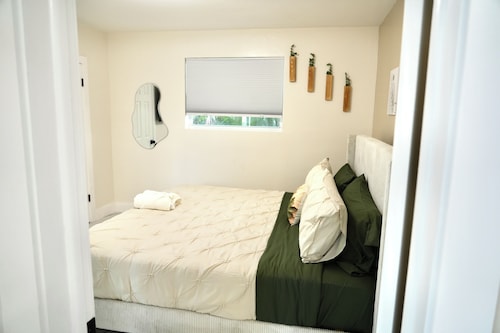 Family Pool Home by Hollywood Beach