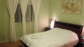 Iron/ironing board, WiFi, bed sheets