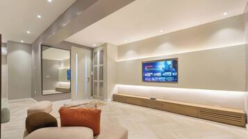 Deluxe Studio | Living area