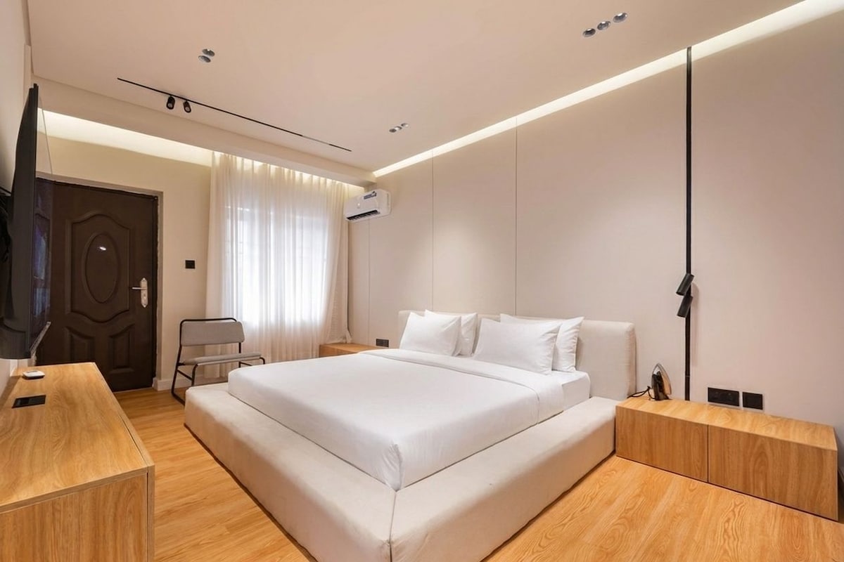 Egyptian cotton sheets, premium bedding, memory foam beds, desk