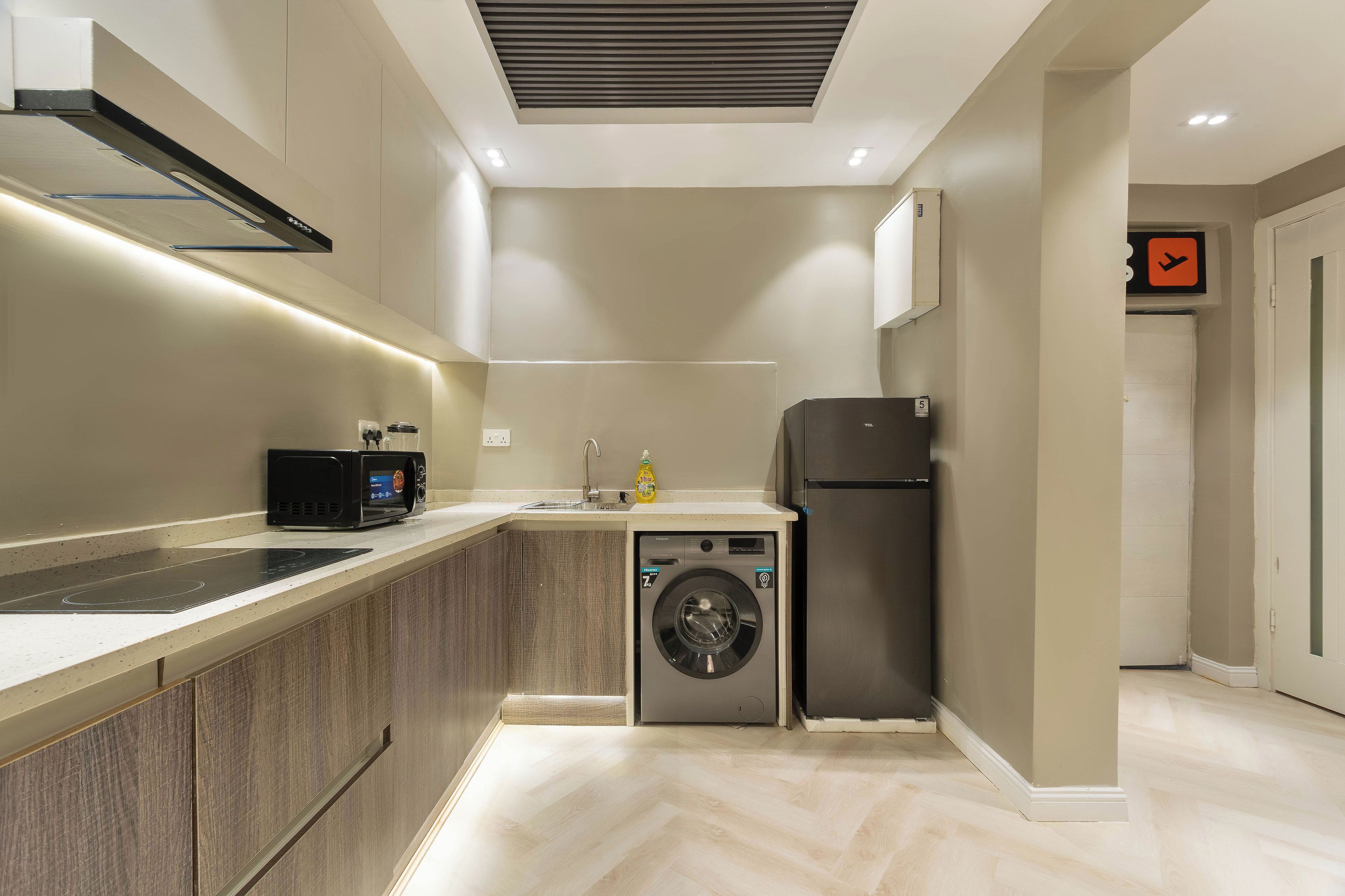 Suite, Balcony | Private kitchen