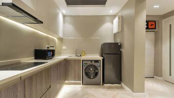 Suite, Balcony | Private kitchen