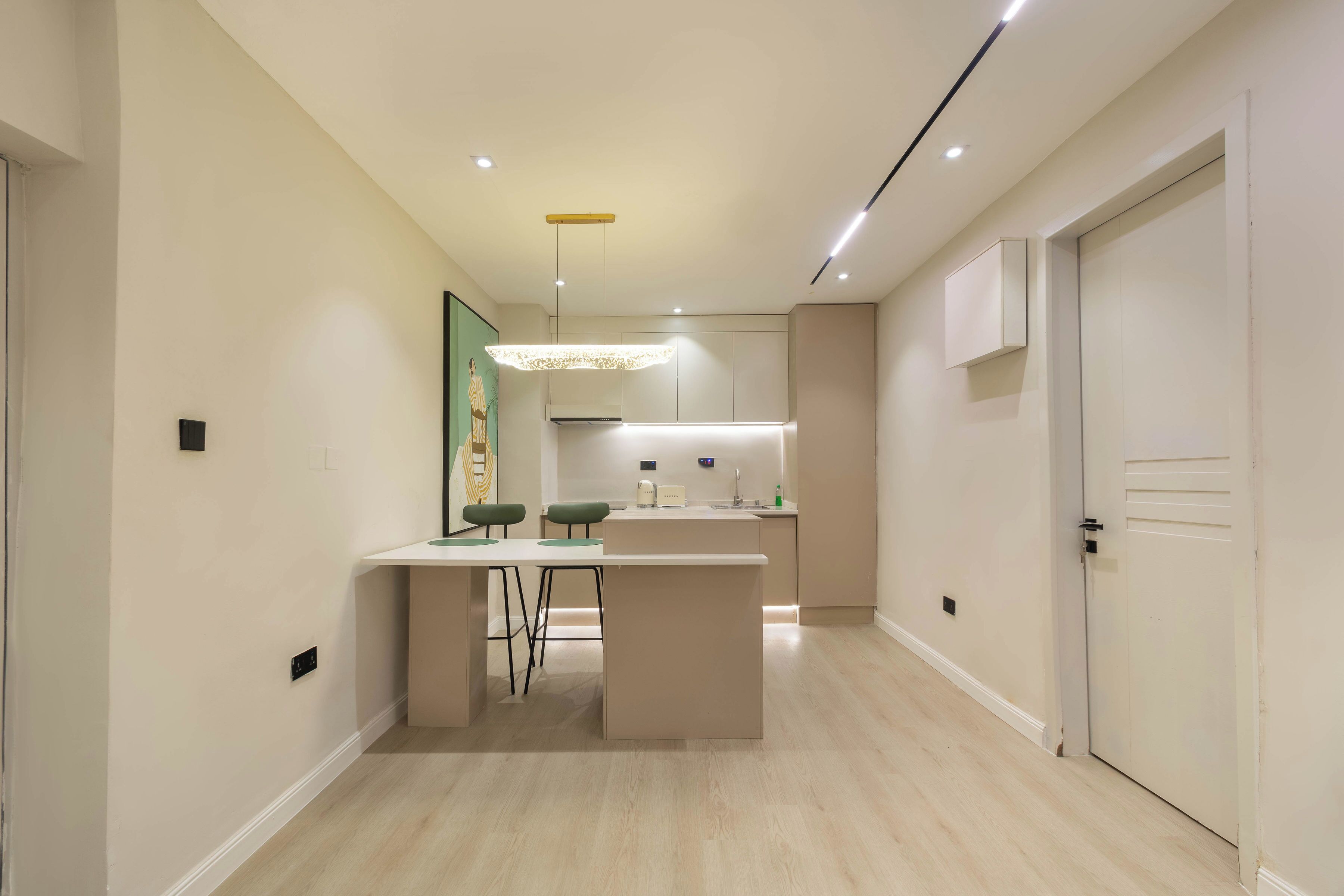 Family Apartment | Private kitchen | Fridge, microwave, stovetop, cookware/dishes/utensils