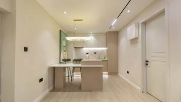 Family Apartment | Private kitchen | Fridge, microwave, stovetop, cookware/dishes/utensils