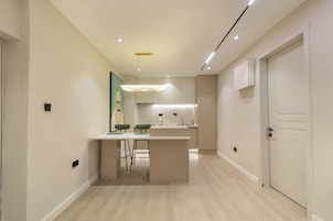 Family Apartment | Private kitchen | Fridge, microwave, stovetop, cookware/dishes/utensils