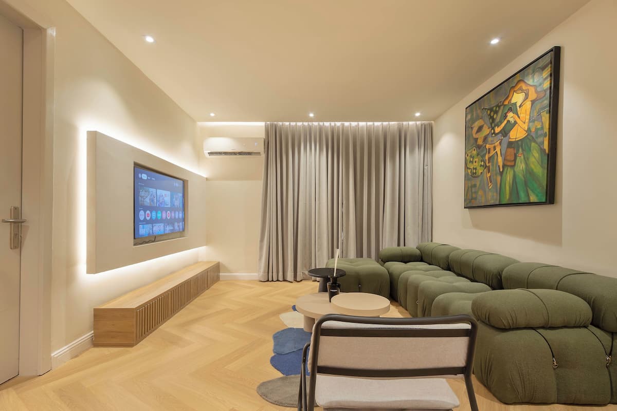 City Apartment | Living area