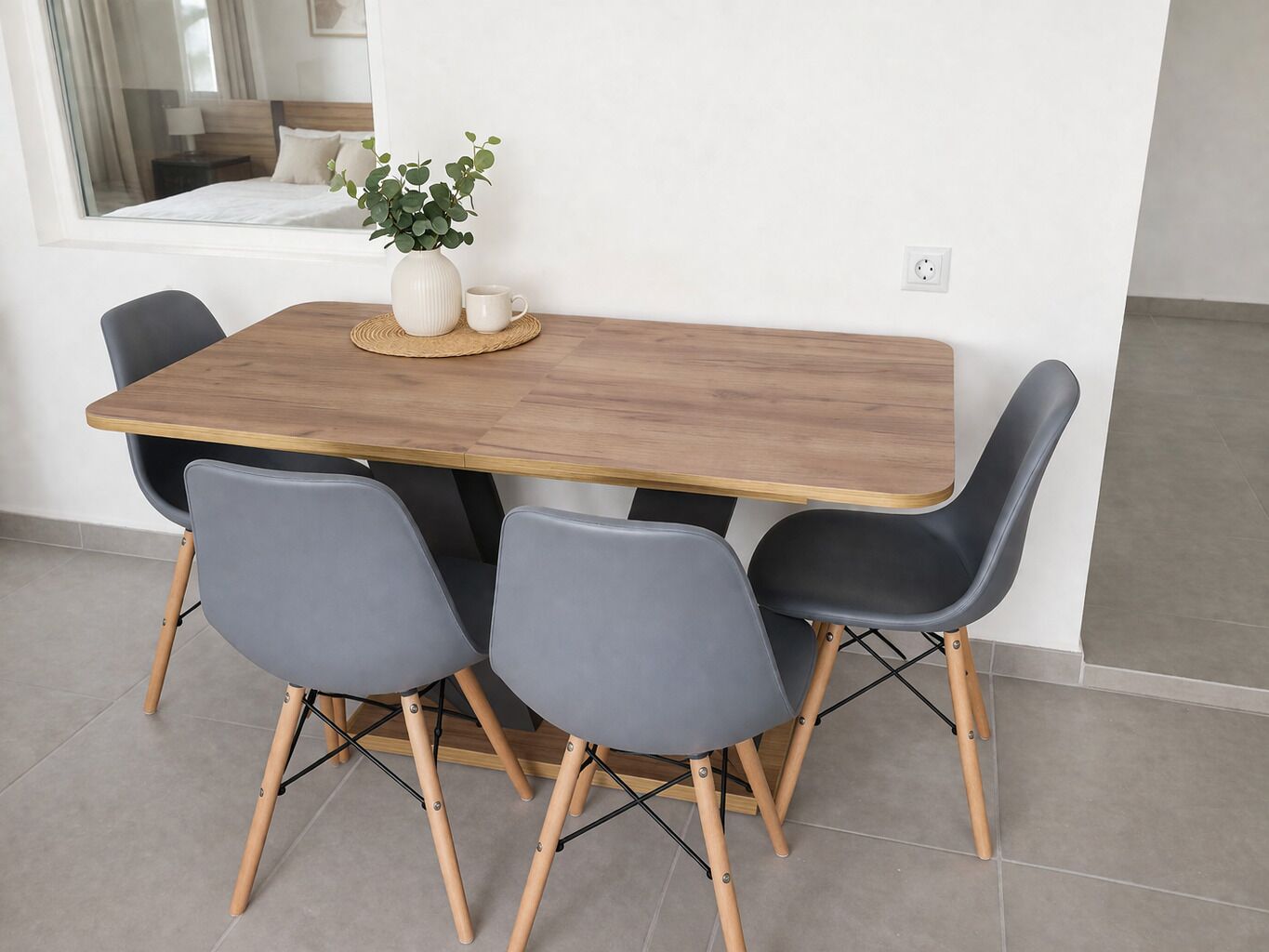 Apartament Comfort, vistes al pati | Servei de restauració