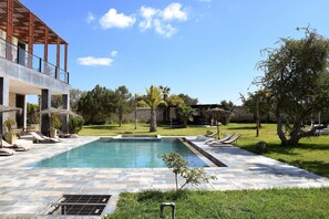Piscina all'aperto, una piscina riscaldata