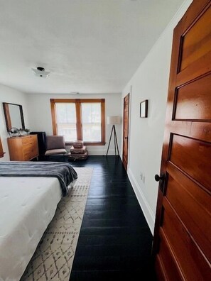 Iron/ironing board, WiFi - Lakeport Sound House (Laconia)