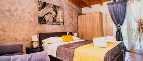 Appartement, balcon, vue jardin