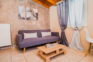 Apartment, Balcony, Garden View | Living area