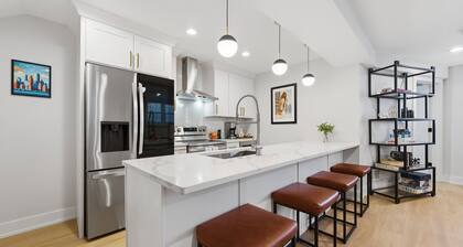 NEW! Newly Renovated 3BR/2BA in Heart of Andersonville