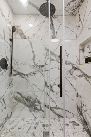 Shower, hair dryer, towels - NEW! Newly Renovated 3BR/2BA in Heart of Andersonville (Chicago)