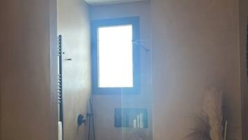 Doccia, asciugacapelli, bidet, asciugamani