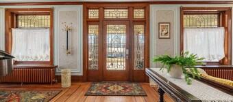 The Painted Petal: A Historic 5 Bedroom Mini Estate Perfect for Groups