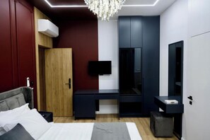 Suite with Hot Tub - Hotel Monaco (Kamez)