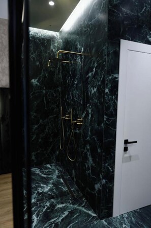 Bathroom - Hotel Monaco (Kamez)