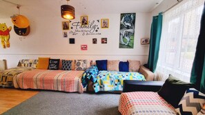 Shared Dormitory, 1 Bedroom | Living room - Room-cosy Private Room in Family Home ne (London)