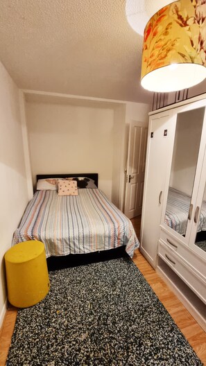 Shared Dormitory, 1 Bedroom - Room-cosy Private Room in Family Home ne (London)