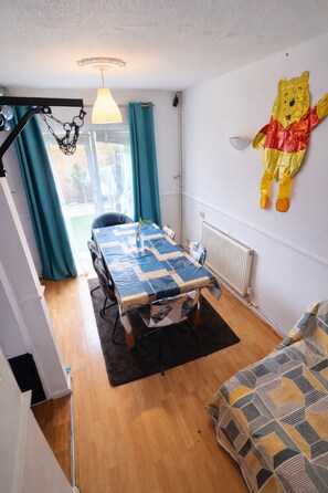 Shared Dormitory, 1 Bedroom | Dining - Room-cosy Private Room in Family Home ne (London)