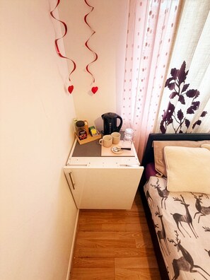 Shared Dormitory, 1 Bedroom | 1 bedroom - Room-cosy Private Room in Family Home ne (London)