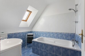 Douche, sĂšche-cheveux