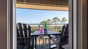 Dining - MyStay at 408 Ocean Dunes |Oceanfront |Walk to Coligny |Heated Pool |Sleeps 4 (Hilton Head Island)