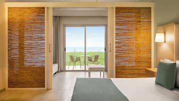 In-room safe, soundproofing, free WiFi, bed sheets