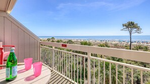 Property grounds - MyStay at 311 Breakers | Direct Oceanfront Villa + Heated Pool (Hilton Head Island)