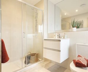 Bathroom - Stylish 2BR Apartment Central London (London)