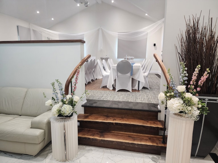Luxury Chalet, Entertain Up To 70 People, Waterfall, Firepit, Putting Green. - Burlington