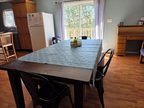 Dining - Wake and Lake- 6-bedroom house/ Lakefront on Beaver Lake (Garfield)