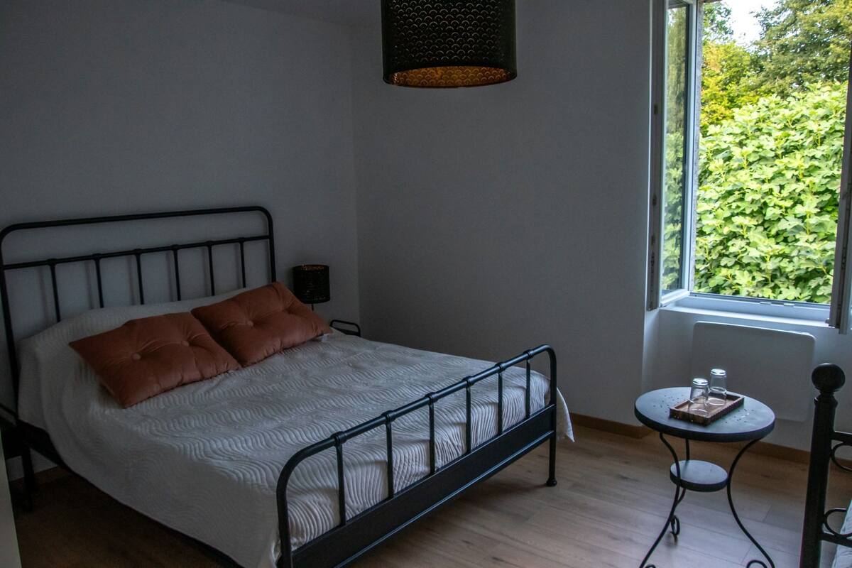 Comfort-Dreibettzimmer, Blick auf den Innenhof | Kostenloses WLAN