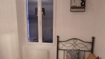 Comfort-Dreibettzimmer, Blick auf den Innenhof