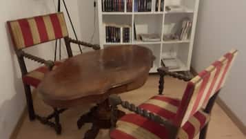 Tremannsrom – comfort, bakgårdsutsikt