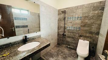 Kamar Double atau Twin Superior | Kamar mandi