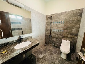 Superior Double or Twin Room | Bathroom | Shower, hair dryer, slippers, towels - Heritage Heaven (Karachi)