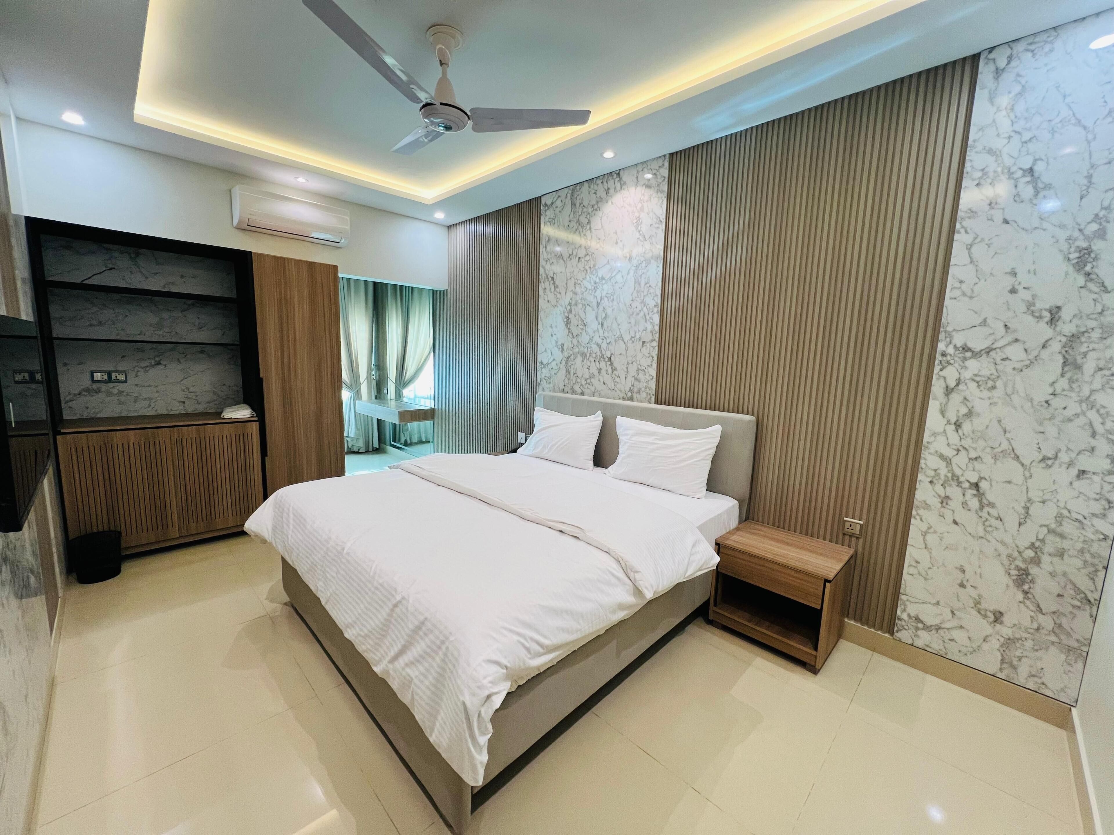 Superior Double or Twin Room | In-room safe, laptop workspace, blackout drapes, soundproofing