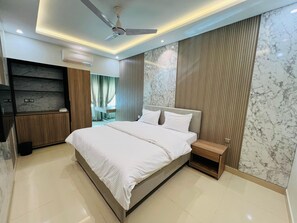 Superior Double or Twin Room | In-room safe, laptop workspace, blackout curtains, soundproofing - Heritage Heaven (Karachi)