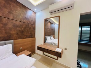 Superior Double or Twin Room | In-room safe, laptop workspace, blackout curtains, soundproofing - Heritage Heaven (Karachi)