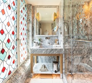 Superior Double Room, City View | Bathroom | Free toiletries, hair dryer, slippers, towels - Étoile Park Hôtel (Paris)