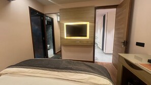 Deluxe Double Room - Urban Nest Rooms & Rooftop Restaurant (New Delhi)
